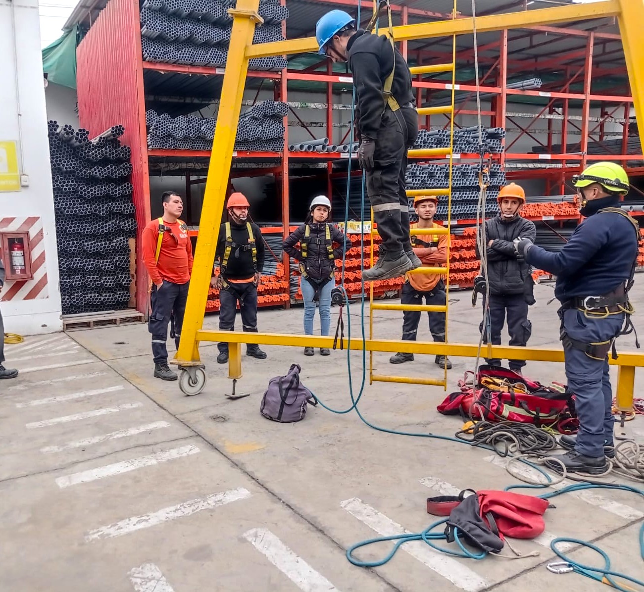 Uso del arnés de seguridad en trabajos de altura