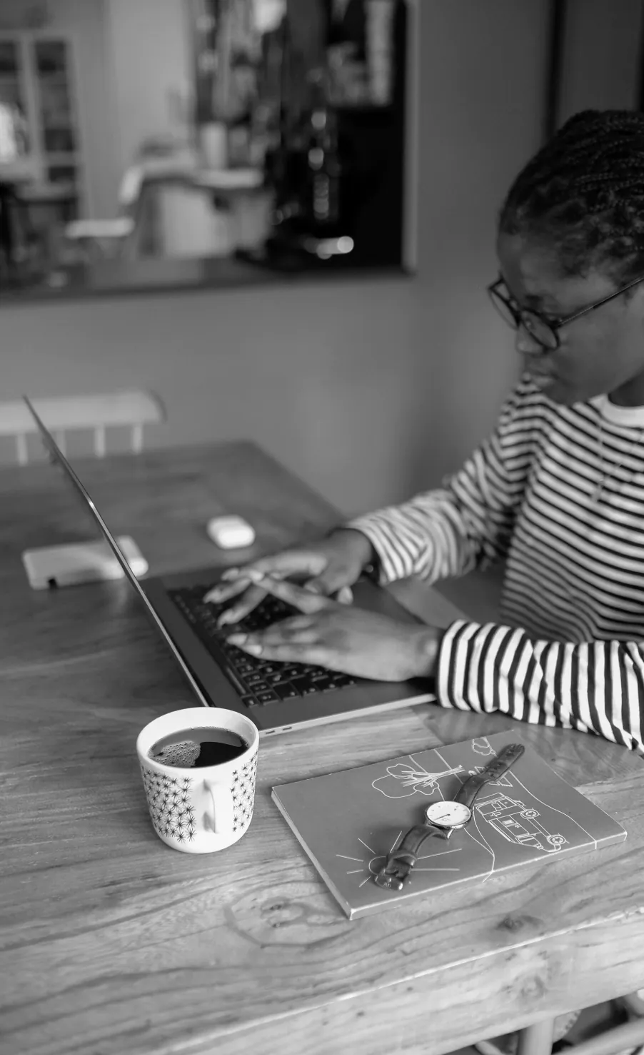 woman work on laptop