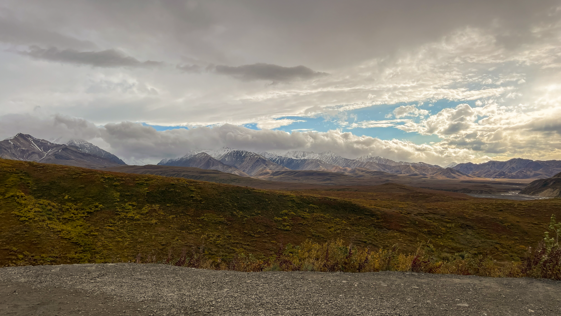 Vast valleys and rugged mountains of Denali National Park in fall, showcasing the expansive tundra landscape that Cruisetour travelers experience on the inland leg of their Alaska journey.