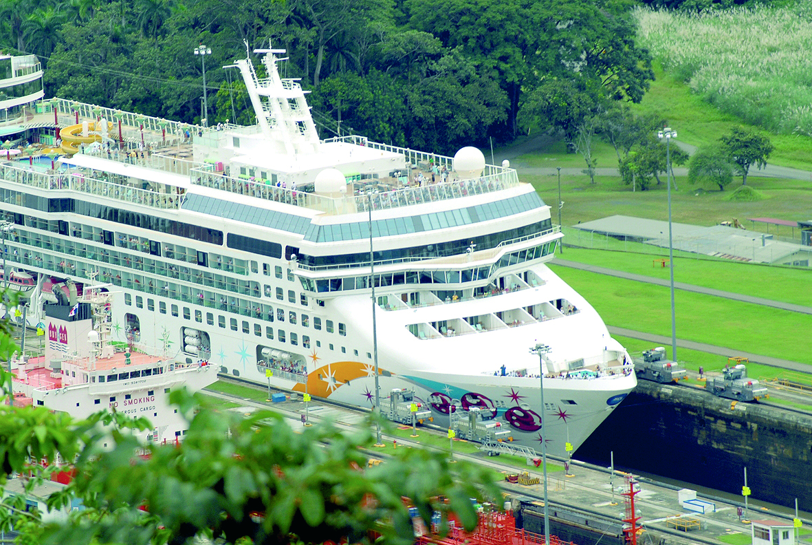 panama_canal_pearl_i_F058C2.psd