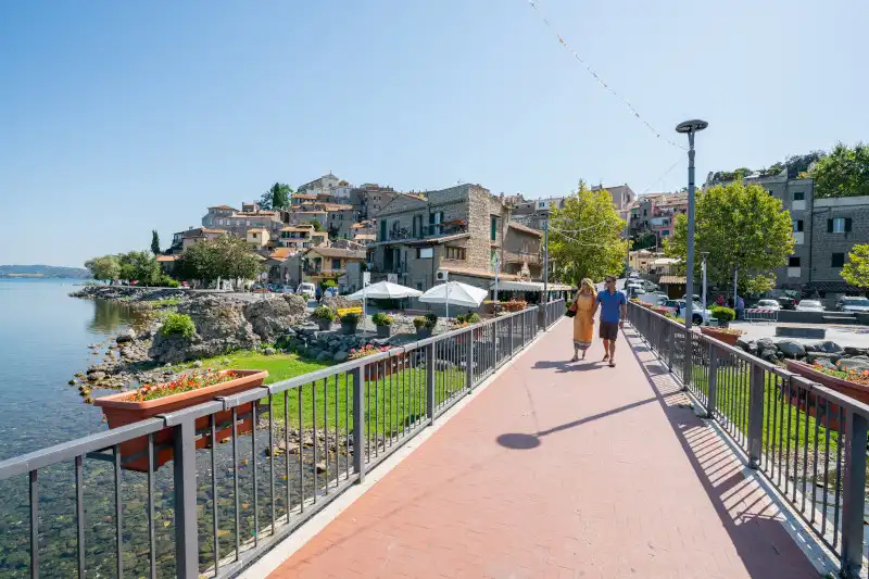 Destination imagery, Rome, Italy, Europe, Southern Europe, Mediterranean, lifestyle imagery, couple walking bridge