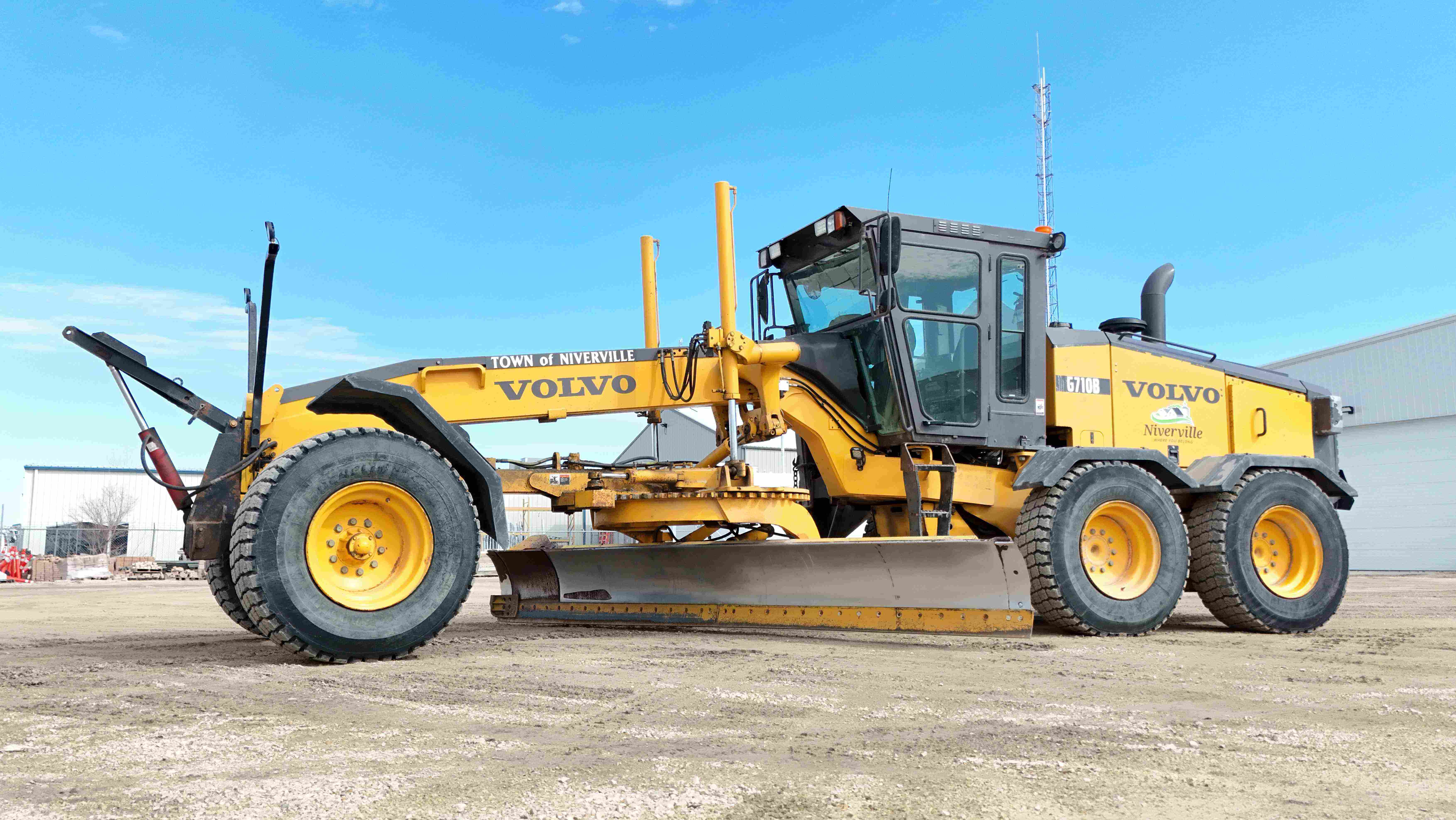 2005 Volvo G710B Motor Grader