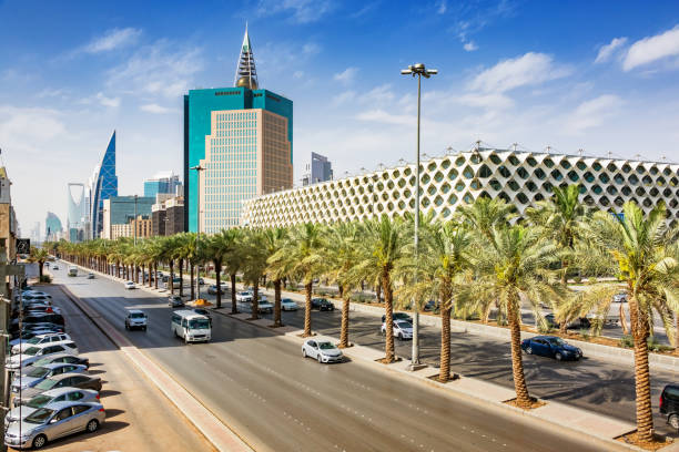 12,600+ Saudi Arabia Road Stock Photos, Pictures & Royalty-Free Images -  iStock | Saudi arabia woman