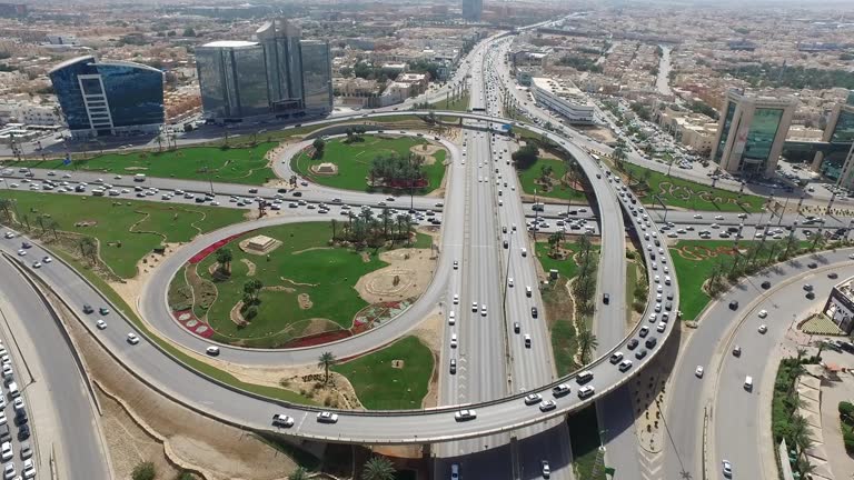 1,500+ Saudi Arabia Road Stock Videos and Royalty-Free Footage - iStock | Saudi  arabia woman