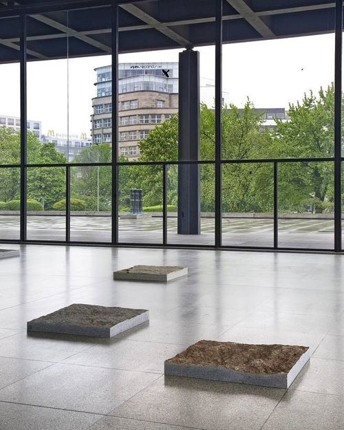 Ulrich Rückriem, 40 Bodenreliefs 1998/2023, Installation, Foto: Roman März