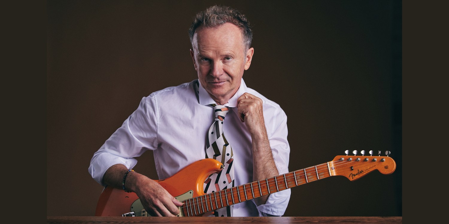 Willy Astor mit Gitarre