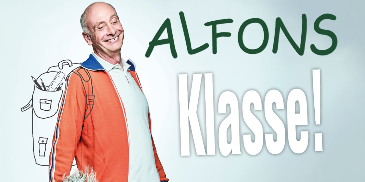 Alfons mit einem gemalten Schulranzen auf. Und dem Titel seines Programms: Klasse