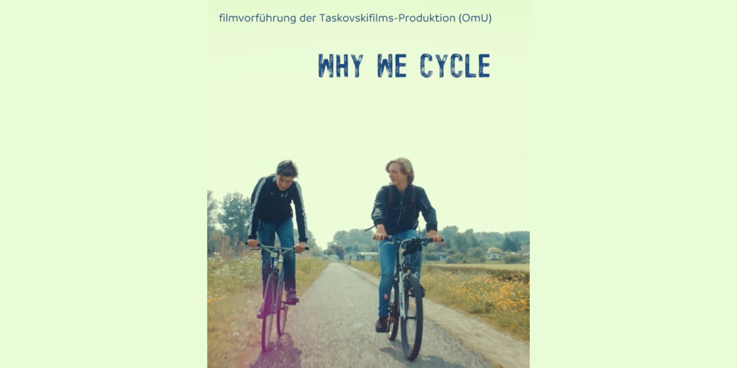 2 Jugendliche auf ihren Fahrrädern. 