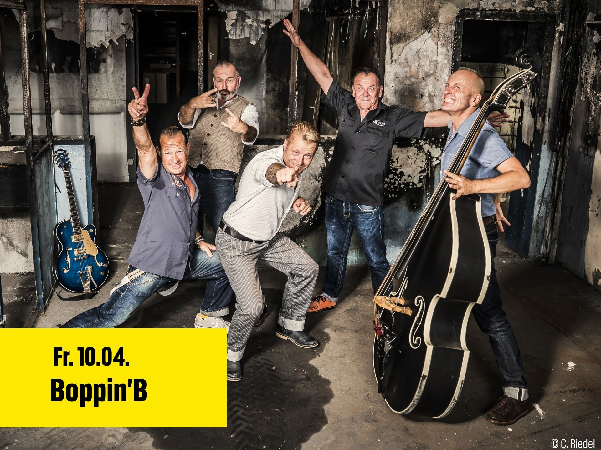 Die Band Boppi'B mit Kontrabass und Gitarre am 10.4. im KFZ