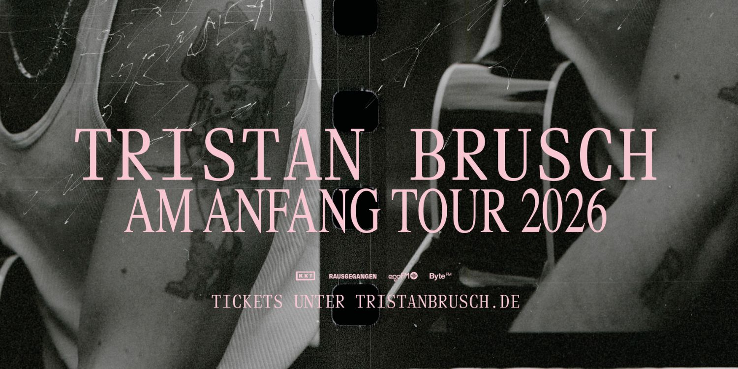 Man sieht einen Teil von Tristan Bruschs Arm mit Gitarre — Am Anfang Tour 2026 - Die Zugabe