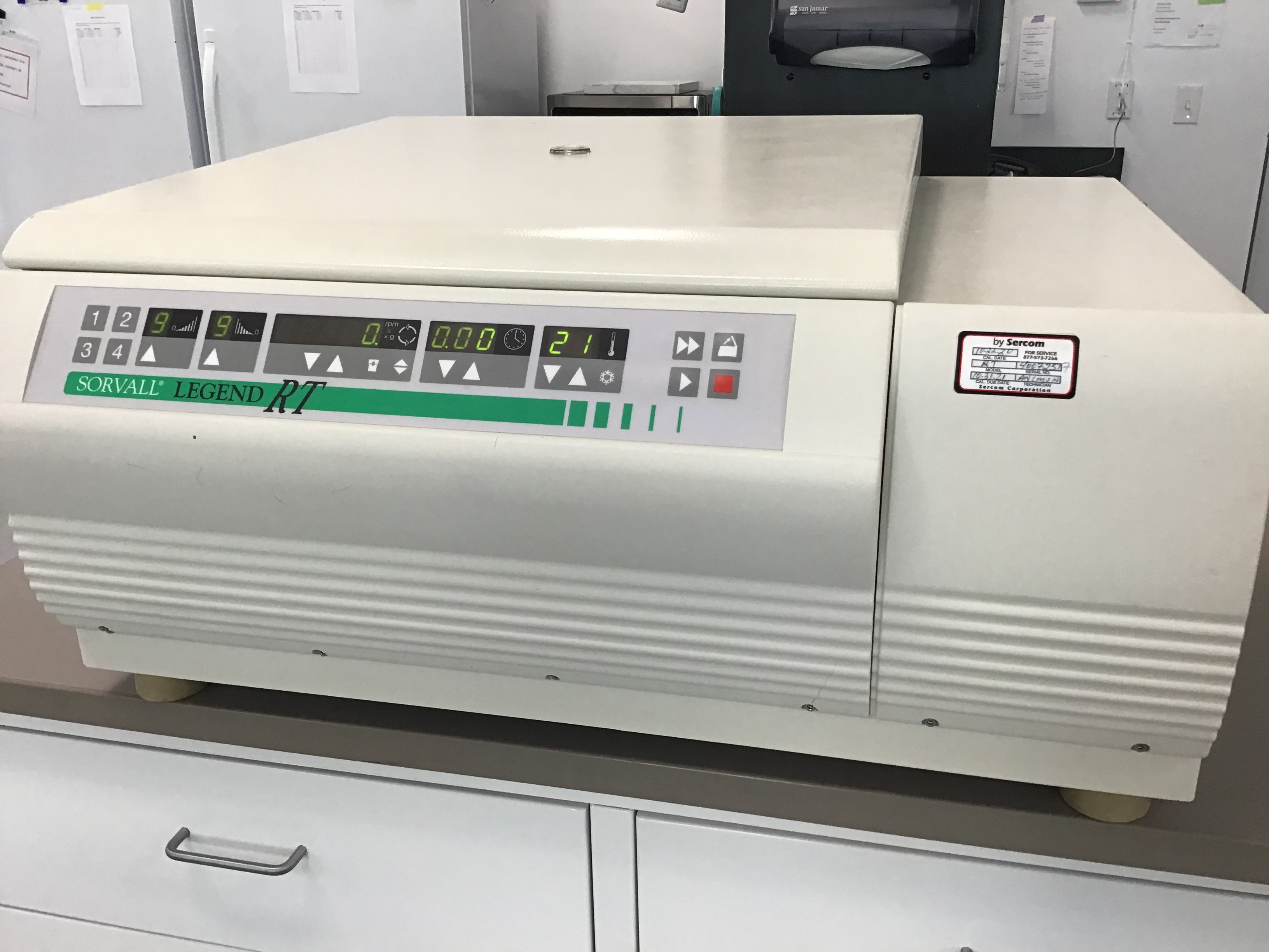 A centrifuge used during cryopreservation services using GameteGuard®