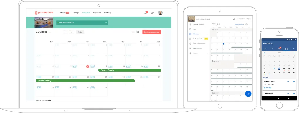 Un ordenador portátil, una tablet y un teléfono móvil alineados mostrando la interfaz multi-dispositivo y el calendario de reservas de la plataforma Your Rentals para alquileres vacacionales.
