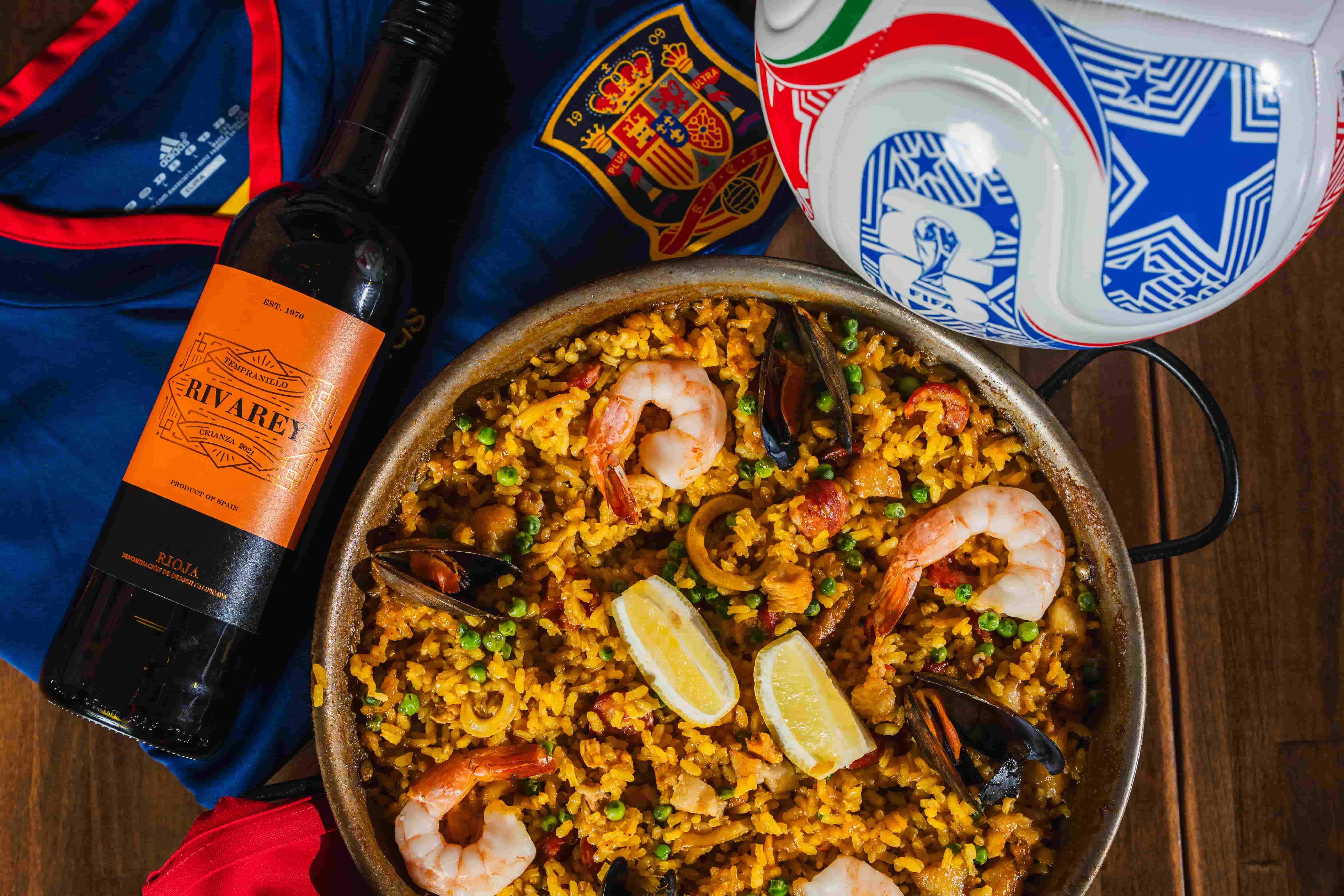 Paella, jamón and parrillada
