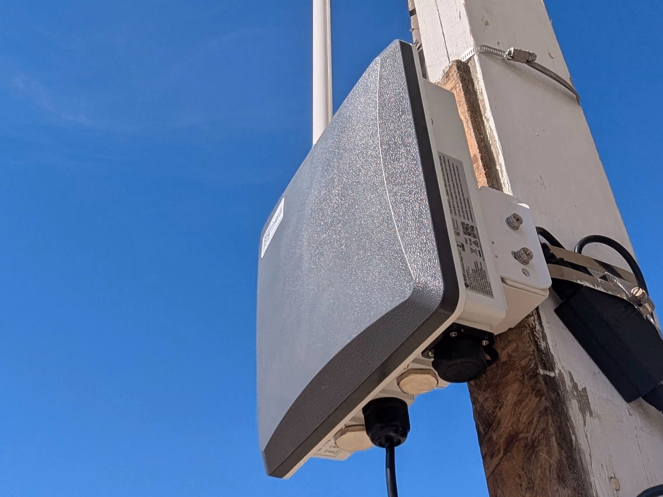 Verdi wireless gateway gen 2 mounted on a post