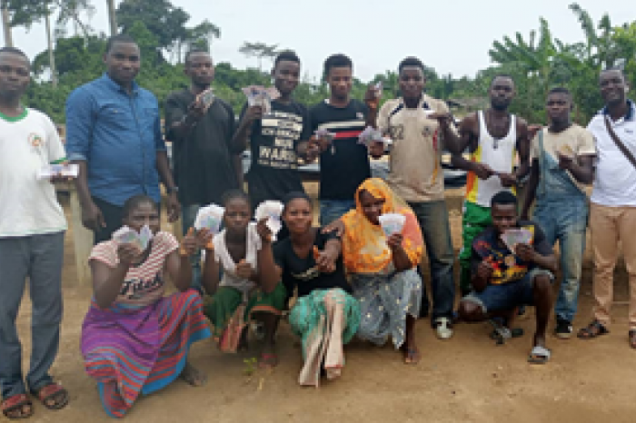 Premier salaire des jeunes travaillant dans l'un des centre de fermentation mis en oeuvre dans le cadre du projet