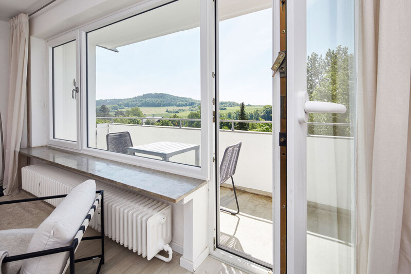 Musterwohnung Wohnzimmer/Balkon