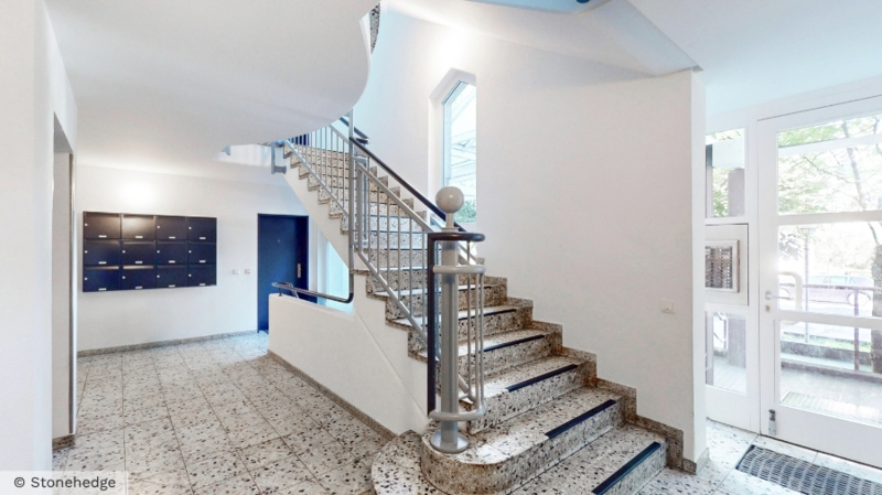 Treppenhaus Haus 9.jpg