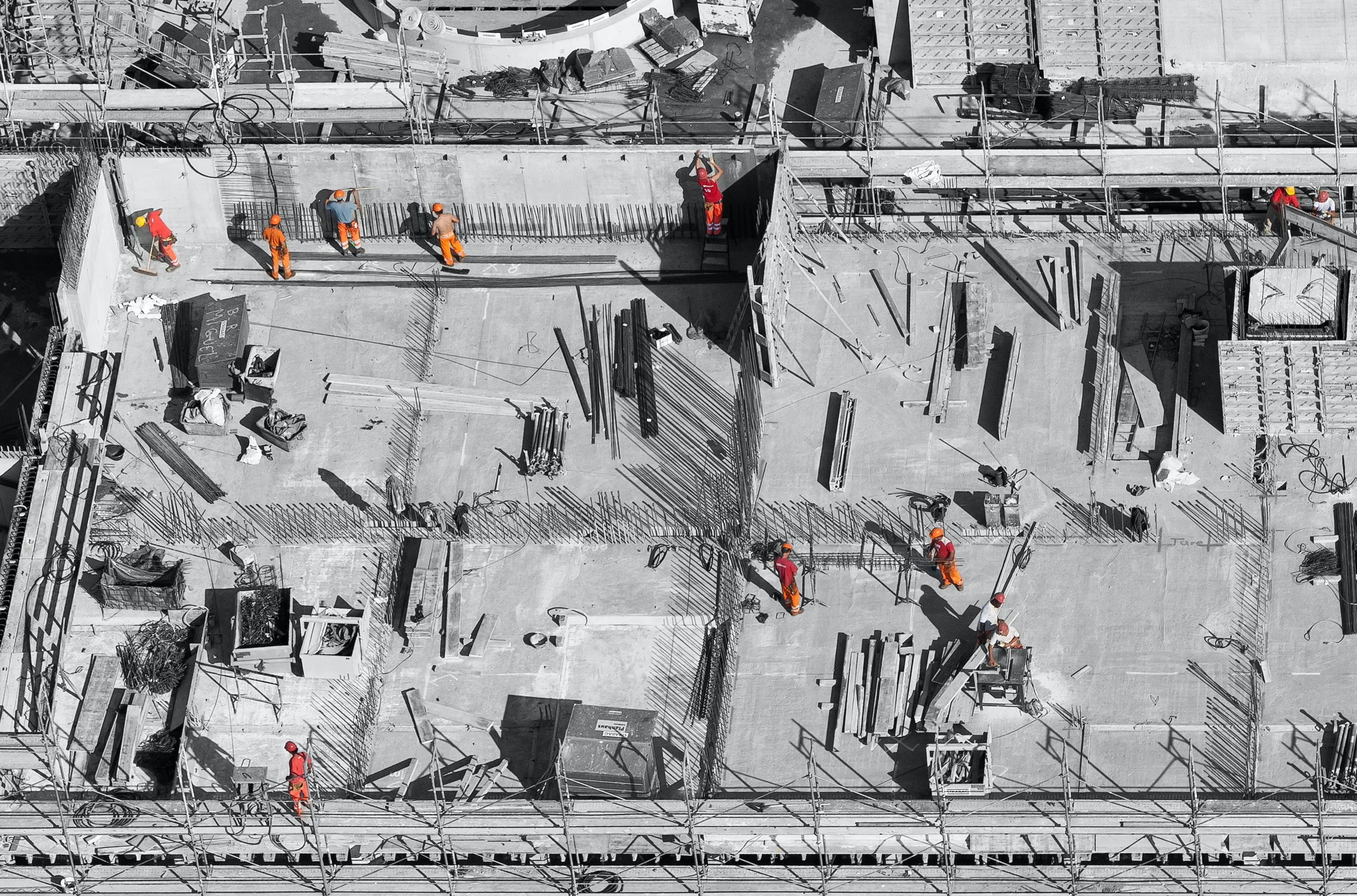 Image of a construction site with workers were risks have been mitigated.