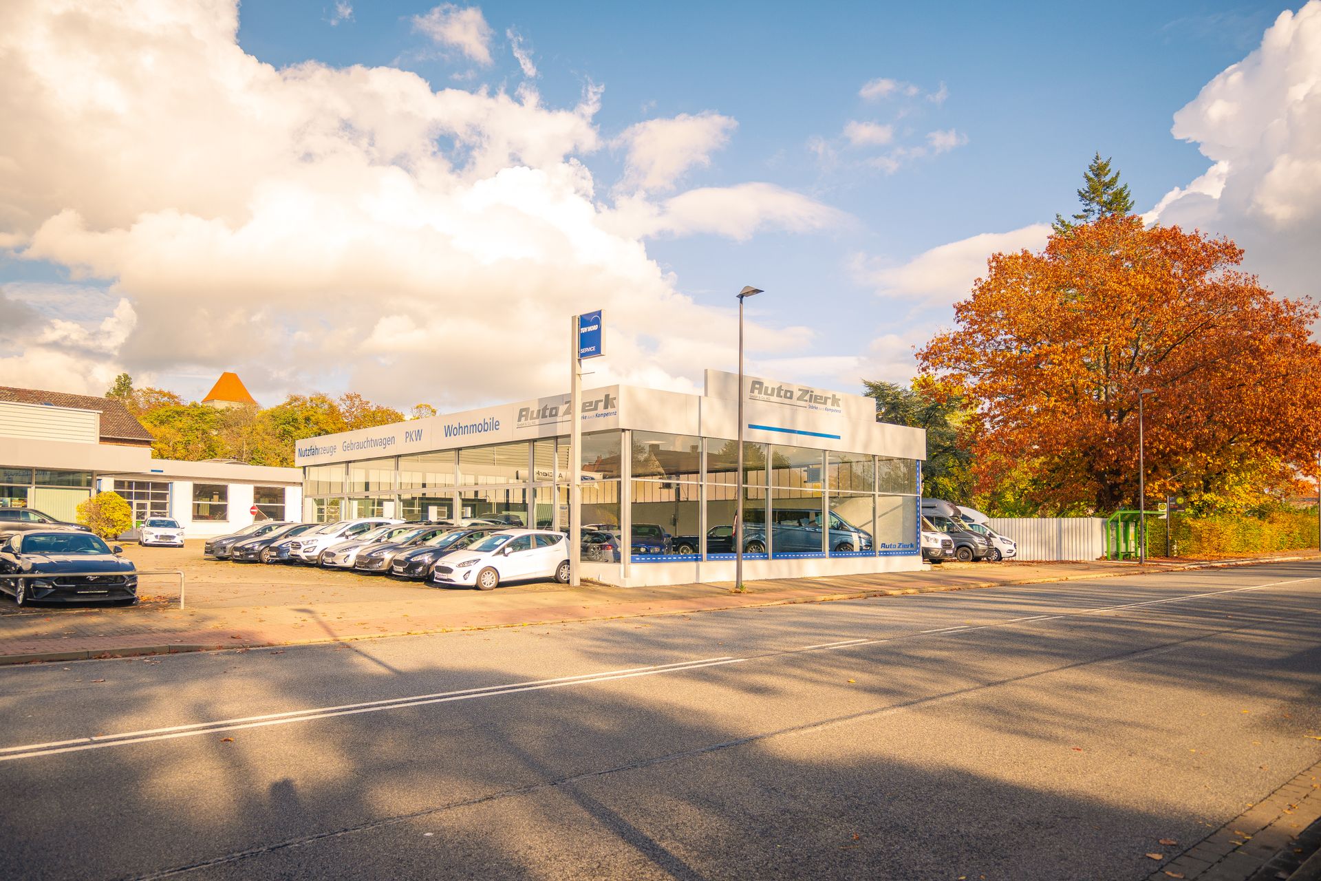 https://www.pexels.com/de-de/foto/malerisches-autohaus-in-autumn-baine-deutschland-35005653/
