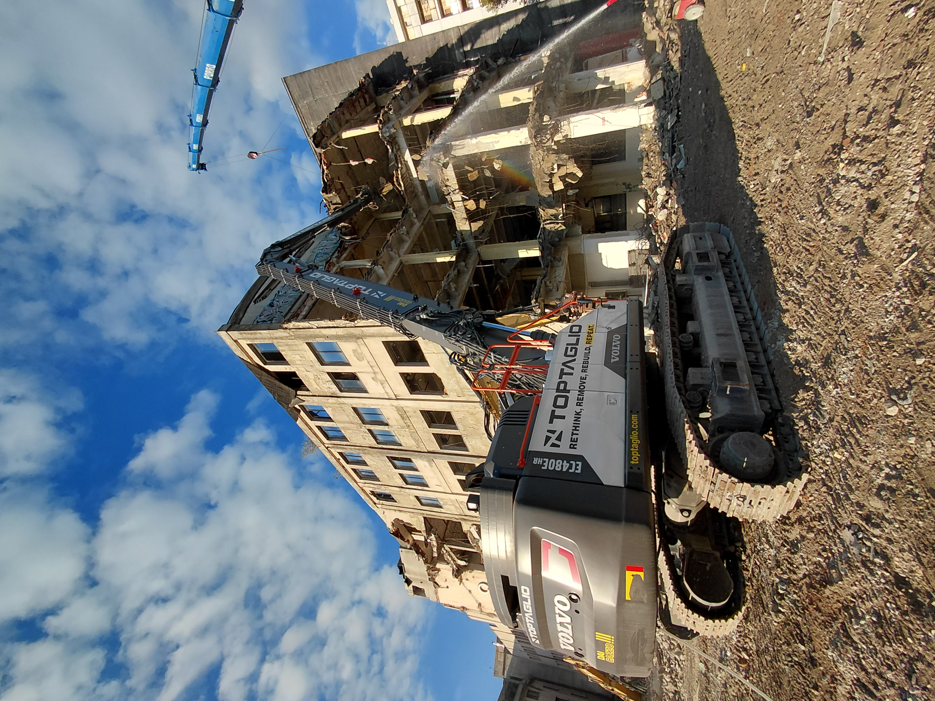 Demolizione della storica sede Magneti Marelli, poi Impregilo, di Sesto san Giovanni