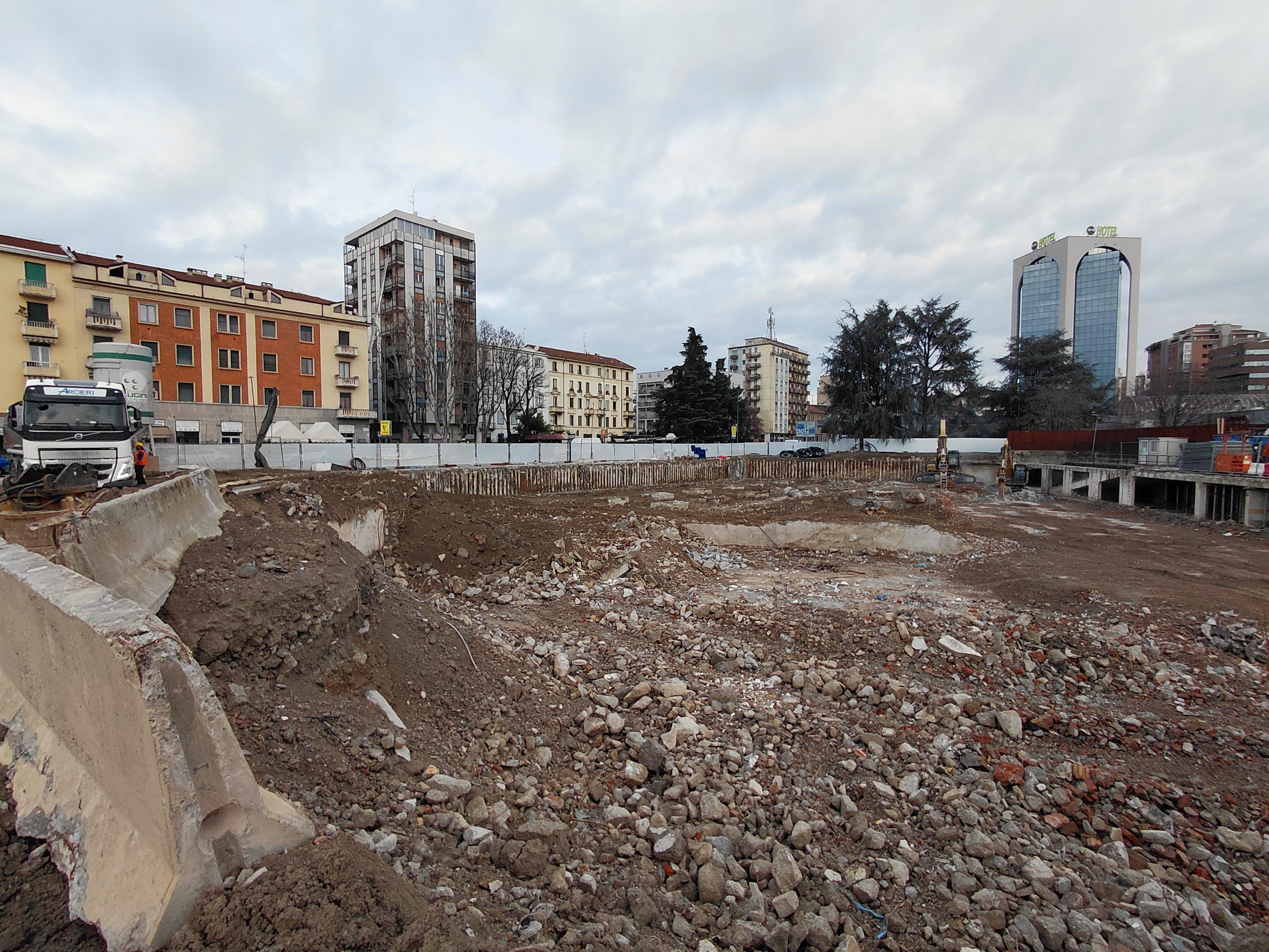 Demolizione della storica sede Magneti Marelli, poi Impregilo, di Sesto san Giovanni