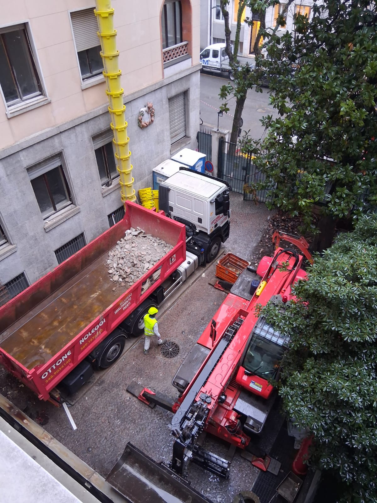 Intervento di strip out e demolizione propedeutico alla ristrutturazione di un edificio residenziale storico di pregio a Milano