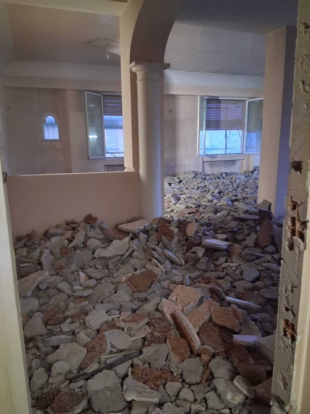 Intervento di strip out e demolizione propedeutico alla ristrutturazione di un edificio residenziale storico di pregio a Milano