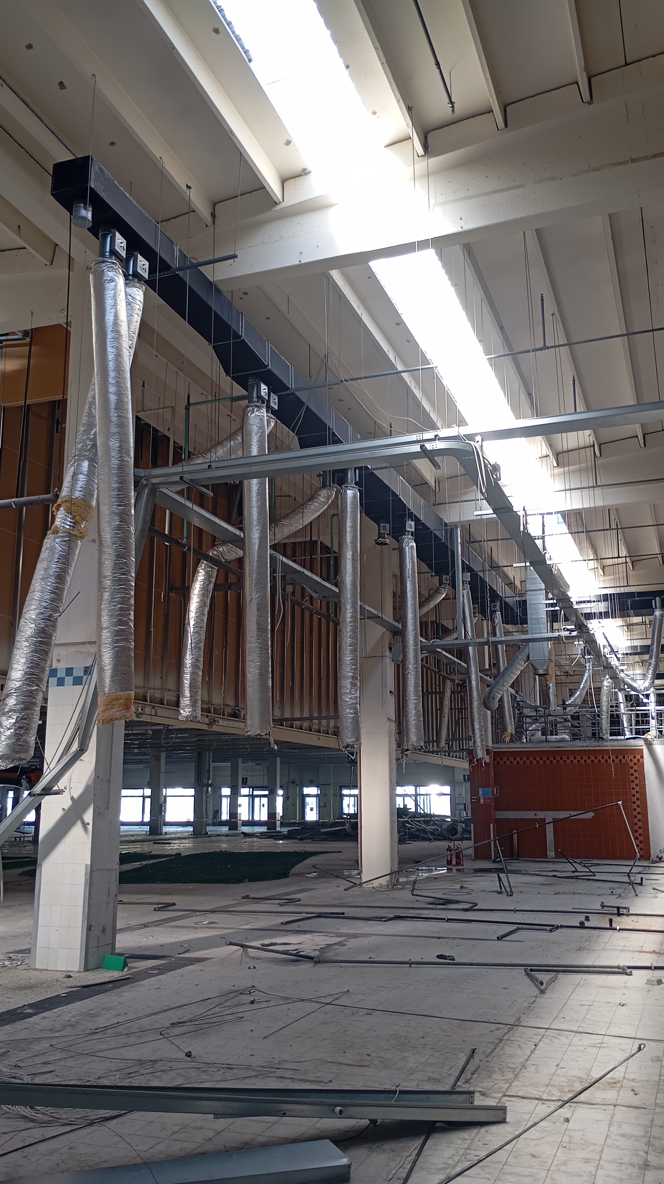 Strip-out and make-safe intervention on a commercial property of approximately 11,000 sqm at Camerano (AN)