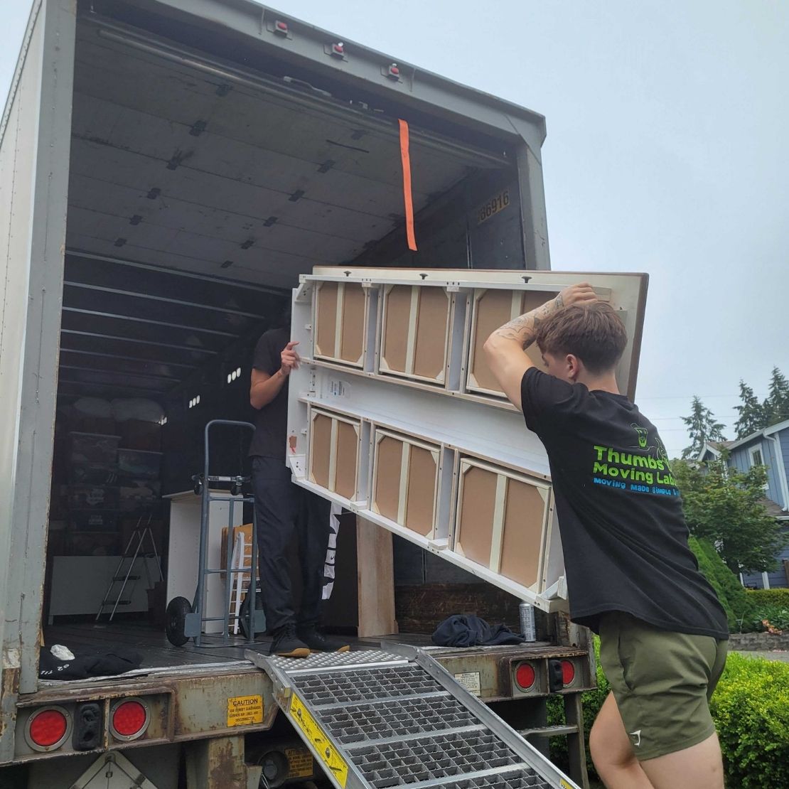 Don’t Sweat the Stairs: Finding Expert Moving Labor Help for Multi-Story Apartments in Bellingham, WA