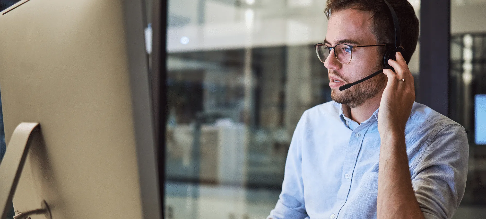 Sales B2B across industries. A deep dive into what works, why it works, and how to make it work for you.