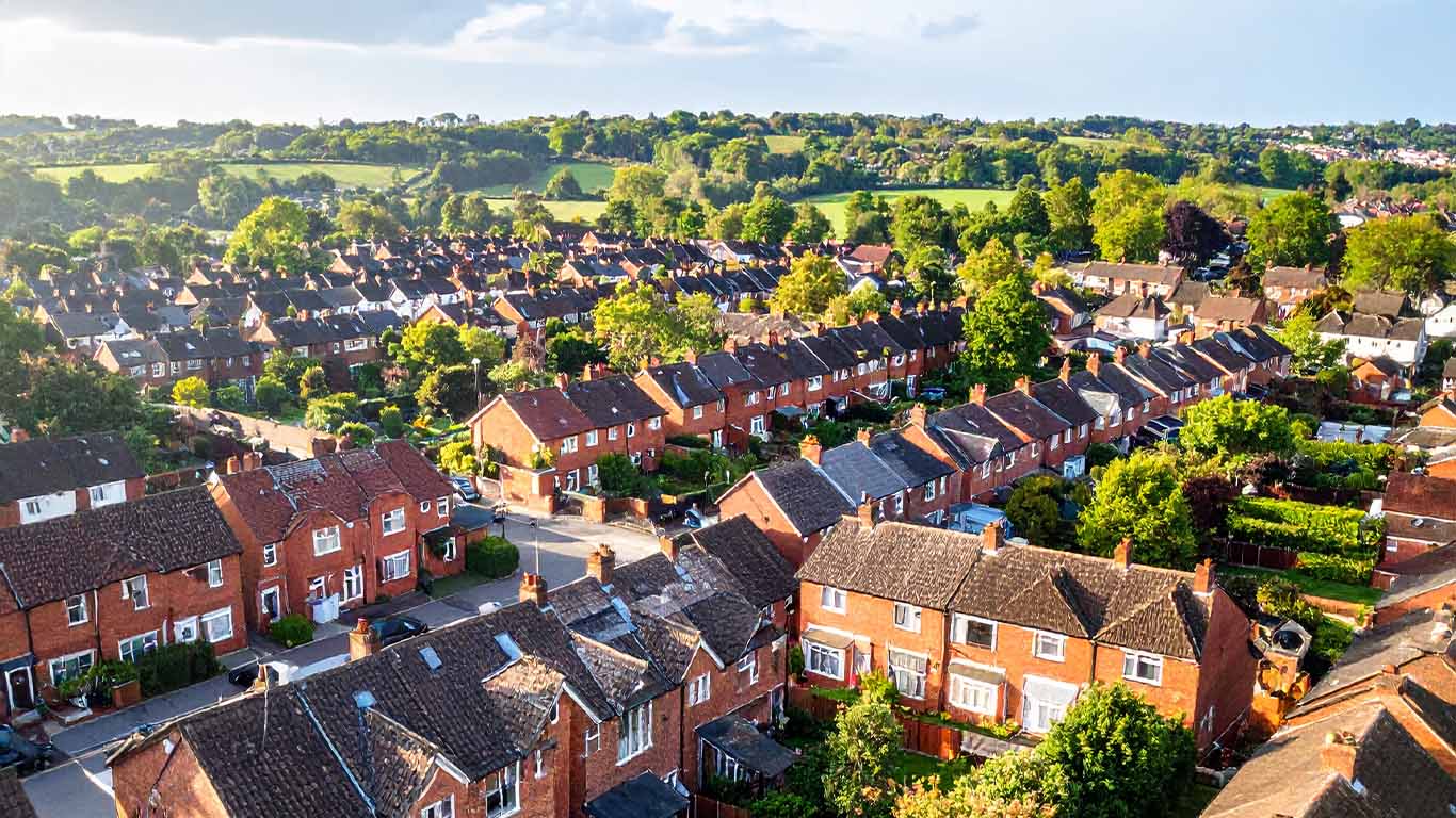 Escalating Rent in England's Deprived Localities Challenge Social Housing Affordability for Low-Income Households 2025