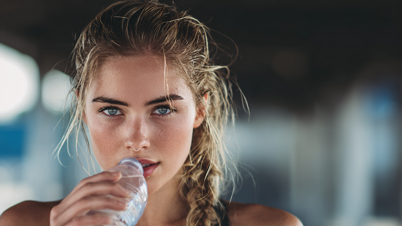Pourquoi l'hydratation est-elle l'arme secrète pour un meilleur entraînement ?