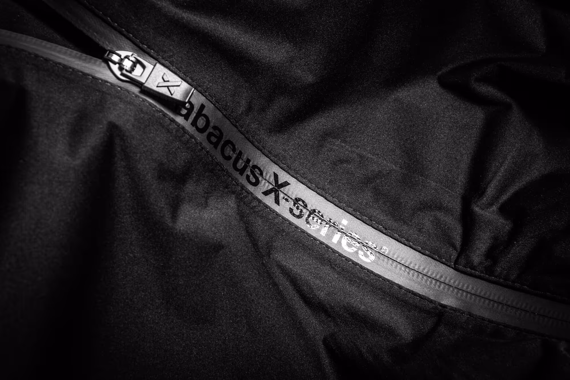 A photo of a zipper with the brand abacus x-series