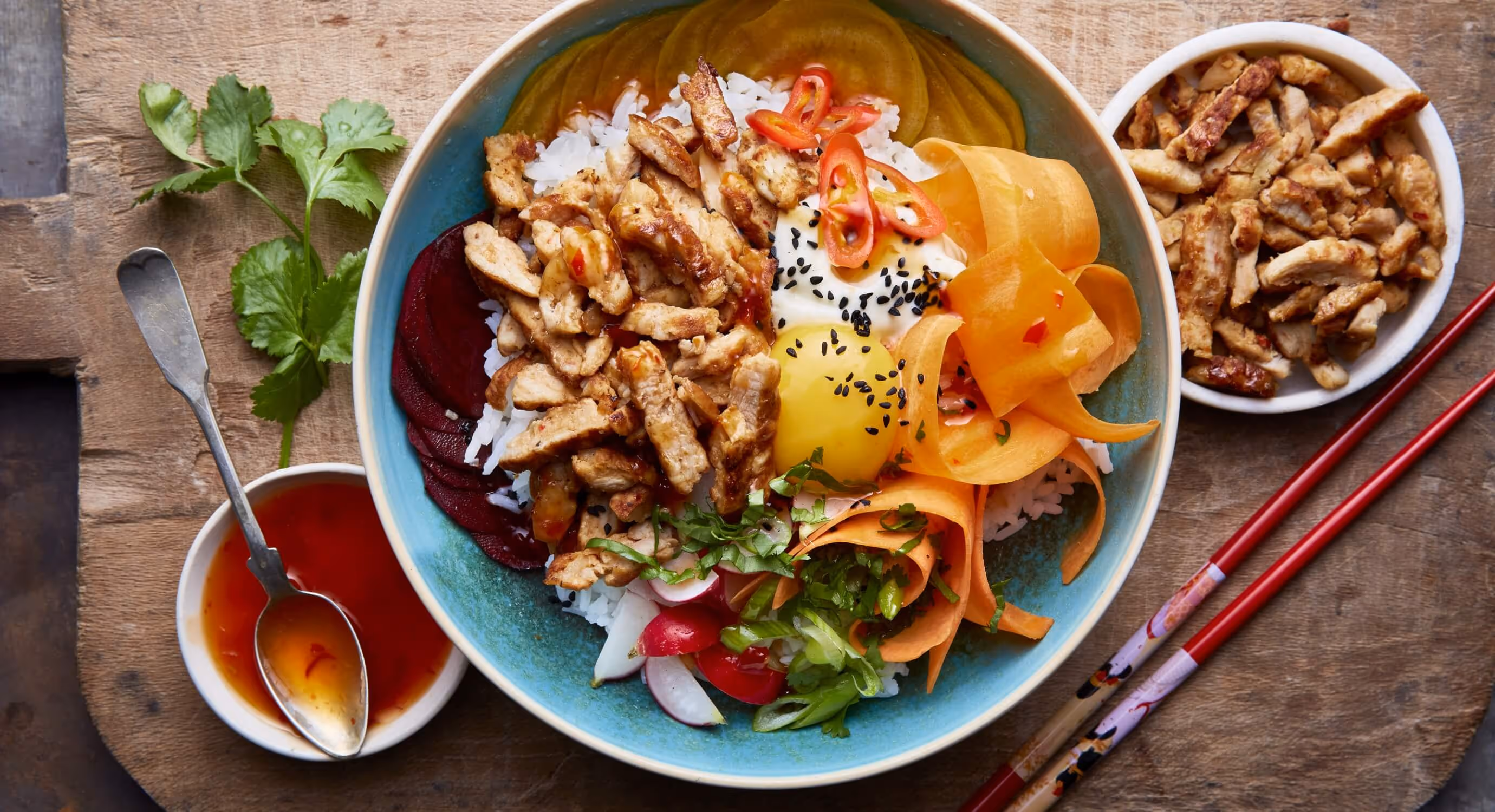 A rice bowl with chicken from Guldfågeln