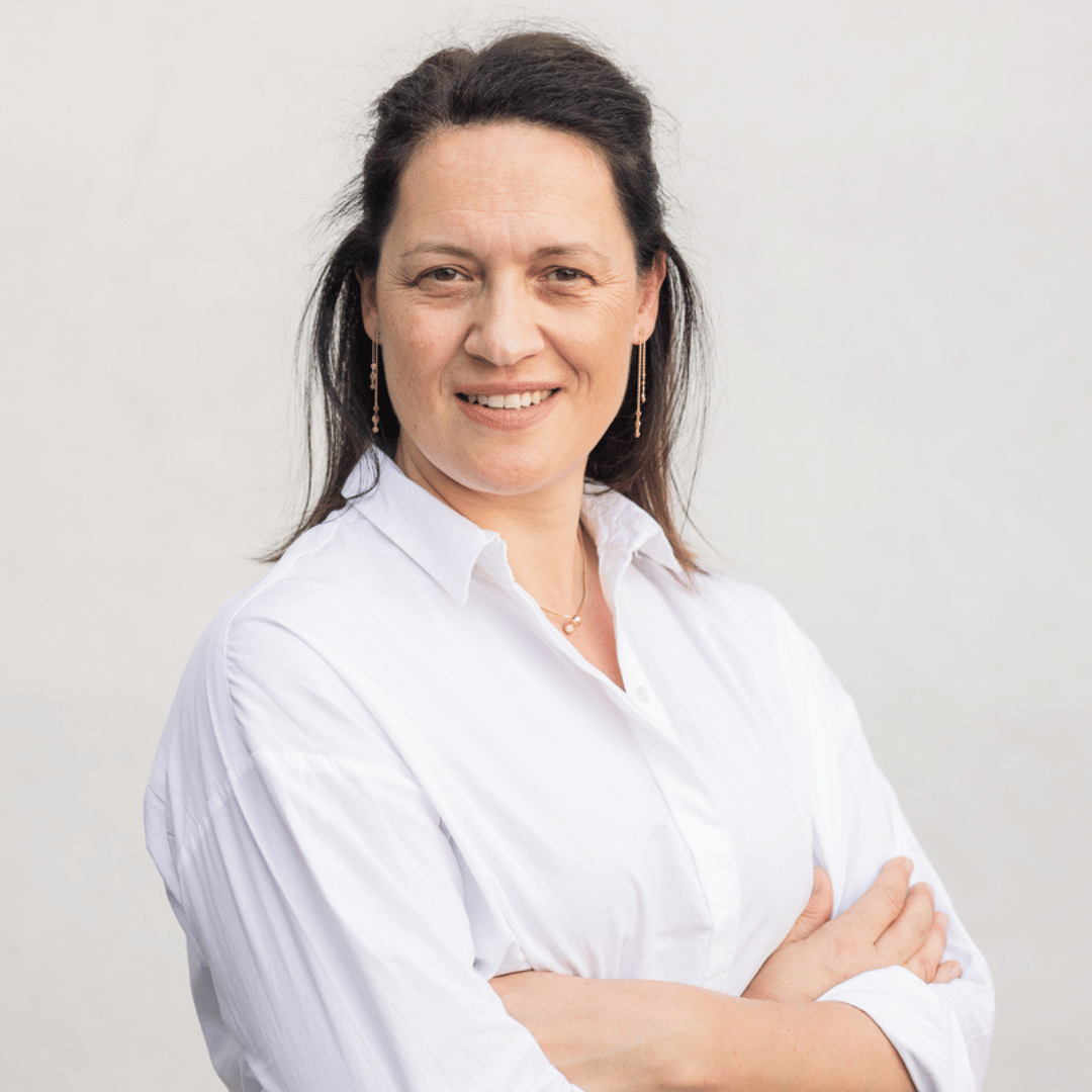 Portretfoto van dr. Kathleen Pittoors, orthopedisch chirurg bij Orthopedie Turnhout