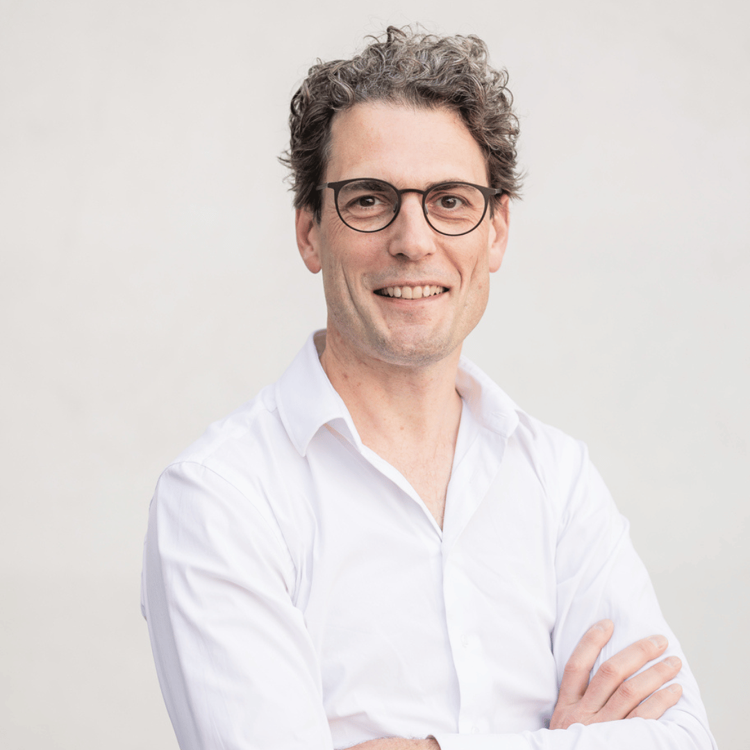 Portretfoto van dr. Jeroen De Wachter, orthopedisch chirurg bij Orthopedie Turnhout