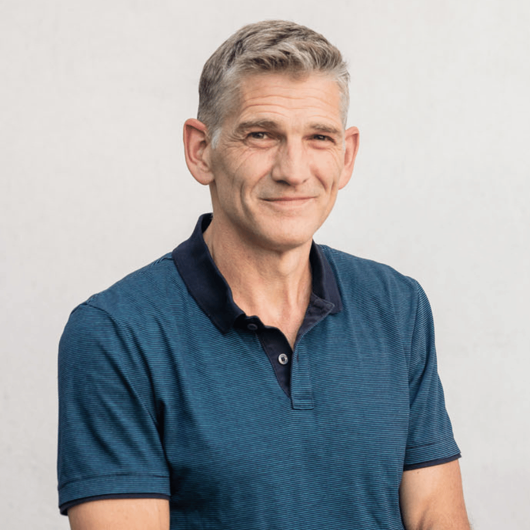 Portretfoto van dr. Erik Vanlommel, orthopedisch chirurg bij Orthopedie Turnhout