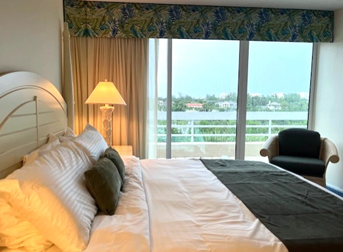 Queen sized bed in bedroom