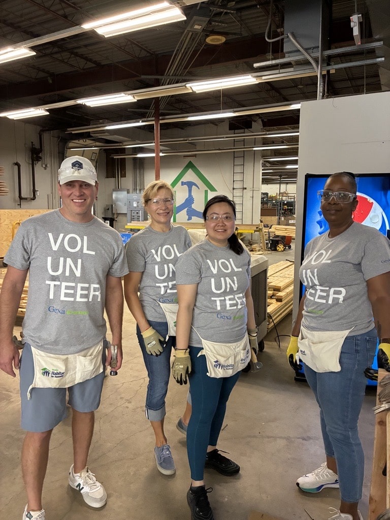 Gexa Energy employees volunteering