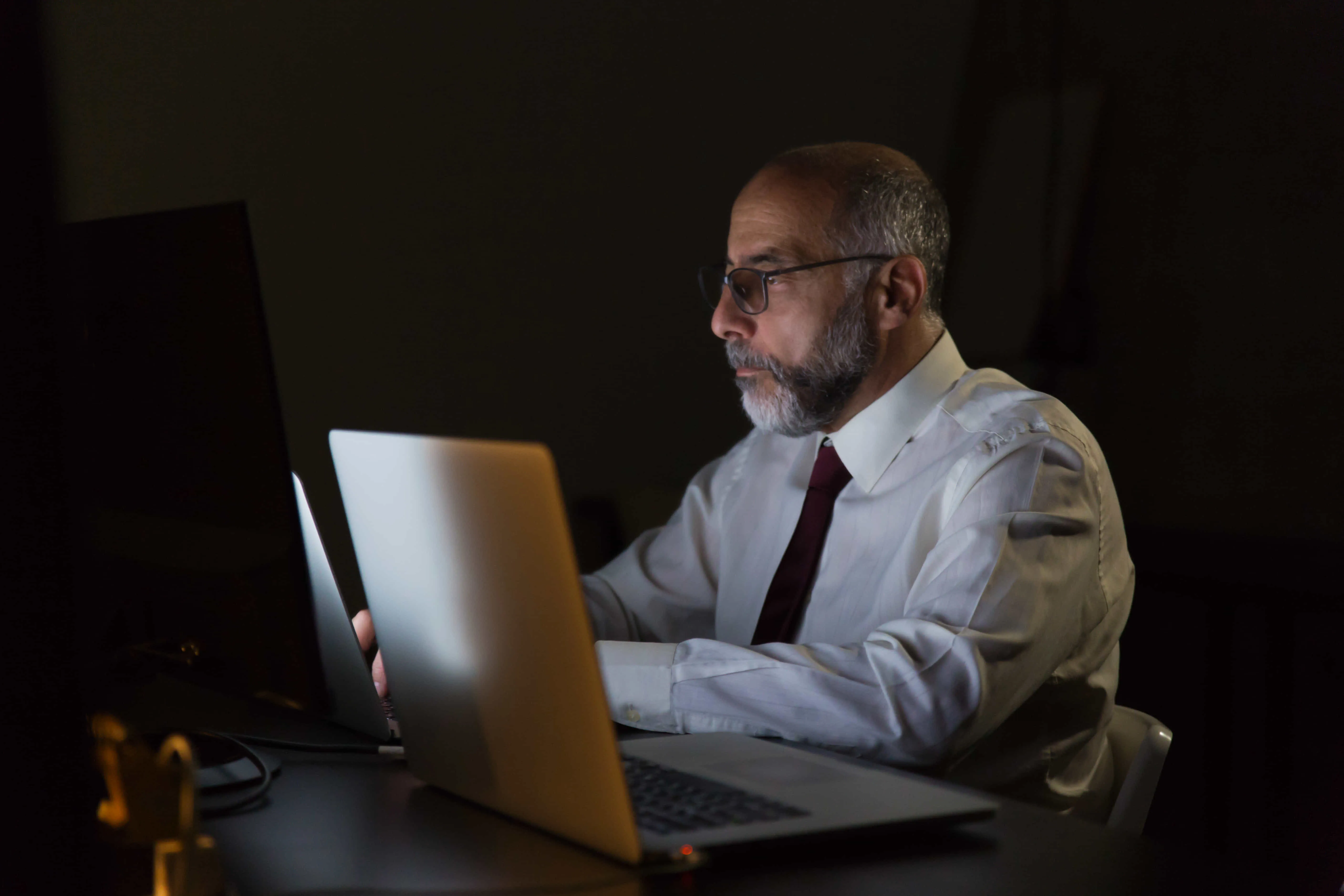 After-Hours Answering Service for Property Management: The iPlum Advantage