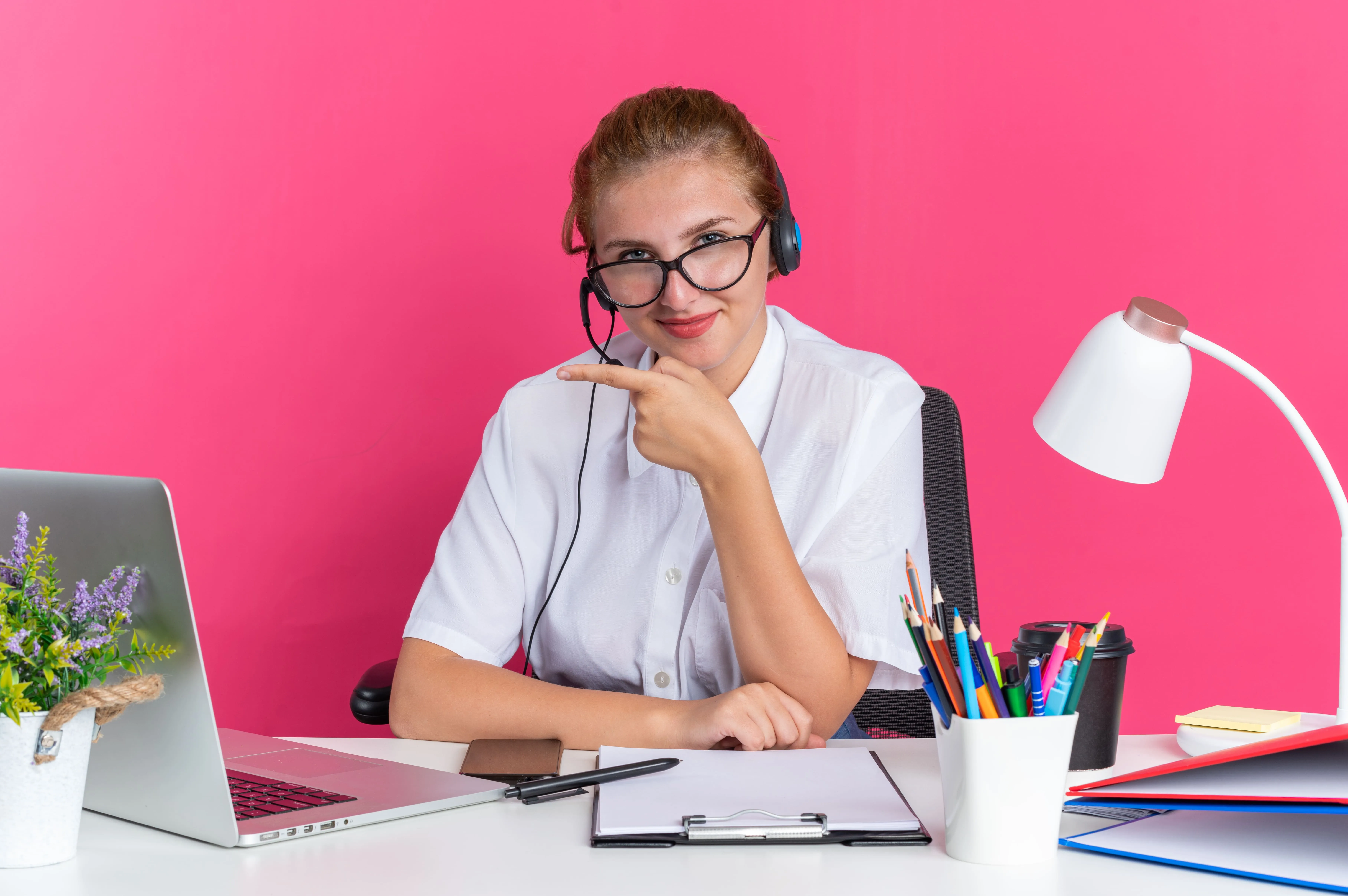 How Much Does a Virtual Receptionist Cost? [And a More Affordable Option]