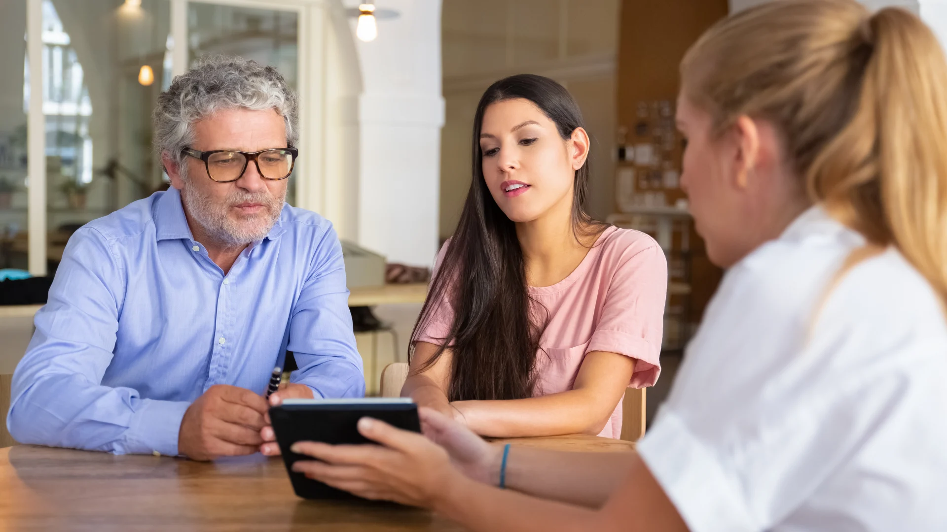 45+ Insurance Text Message Script Examples for Agents [and How to Ensure Compliance]