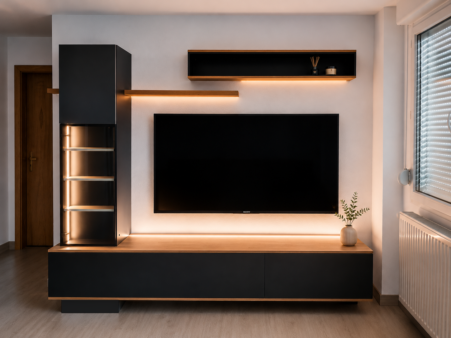 Un projet 100% sur mesure alliant bois chaleureux, finitions noires élégantes et élairage LED intégré pour créer une ambiance moderne et raffinée. Chaque détail a été pensé pour allier design, rangement et mise en valeur de l'espace.