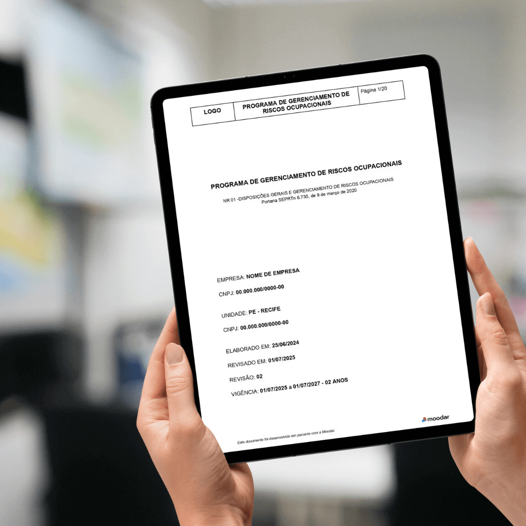 Tablet mostrando documentos prontos pra auditoria.