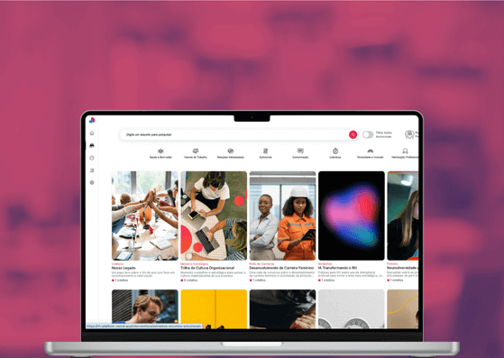 Computador mostrando plataforma de ações Moodar.