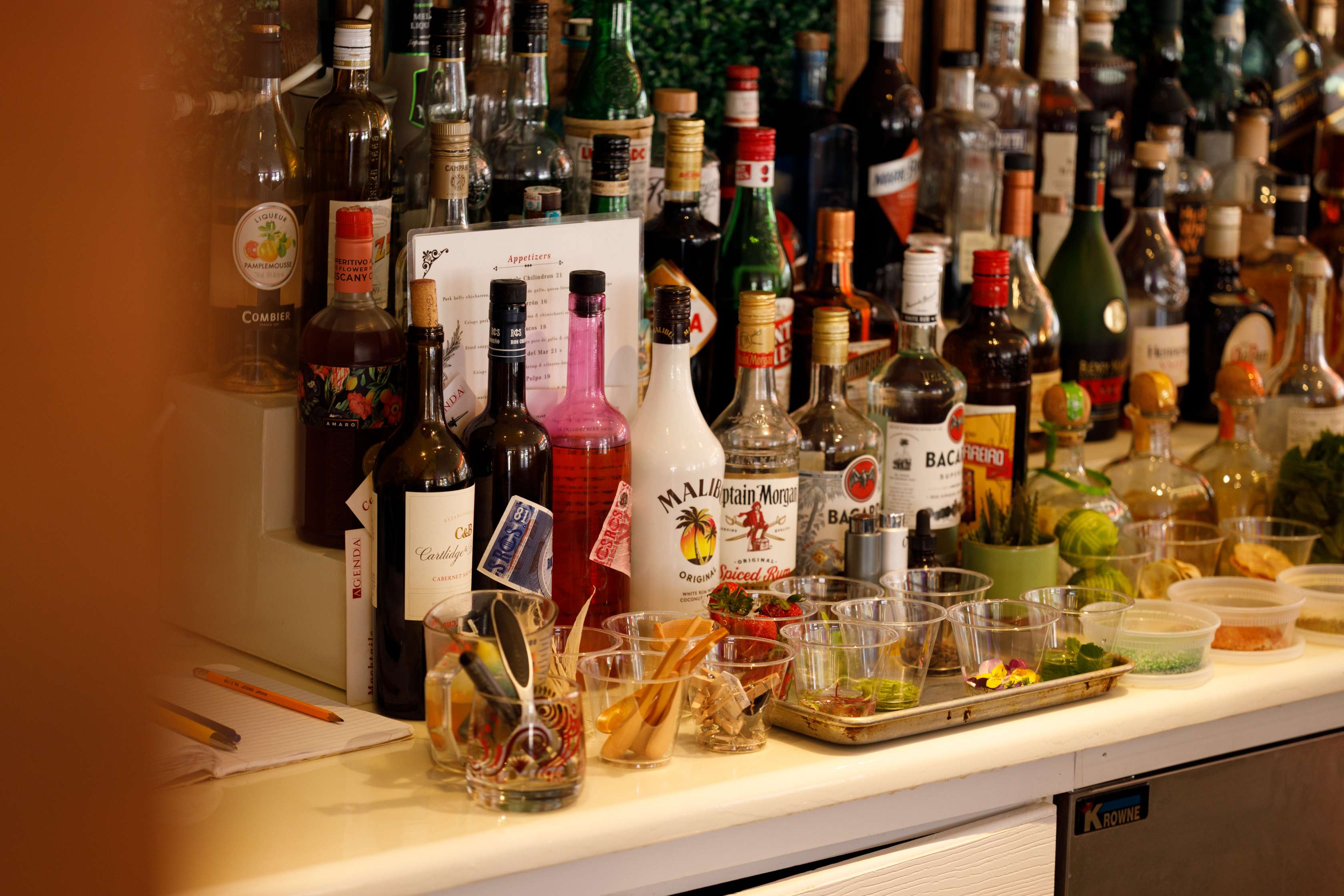 Looking for the best nightlife in Astoria? Agenda's upscale lounge offers DJs, bottle service, and VIP tables Friday through Sunday in Queens.
