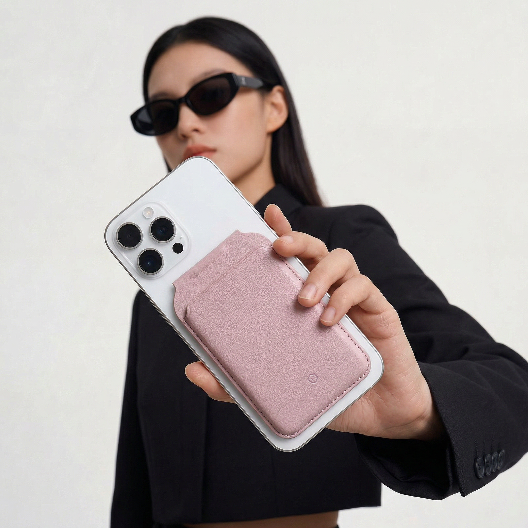 modlab MagSafe Wallet Pink — in use