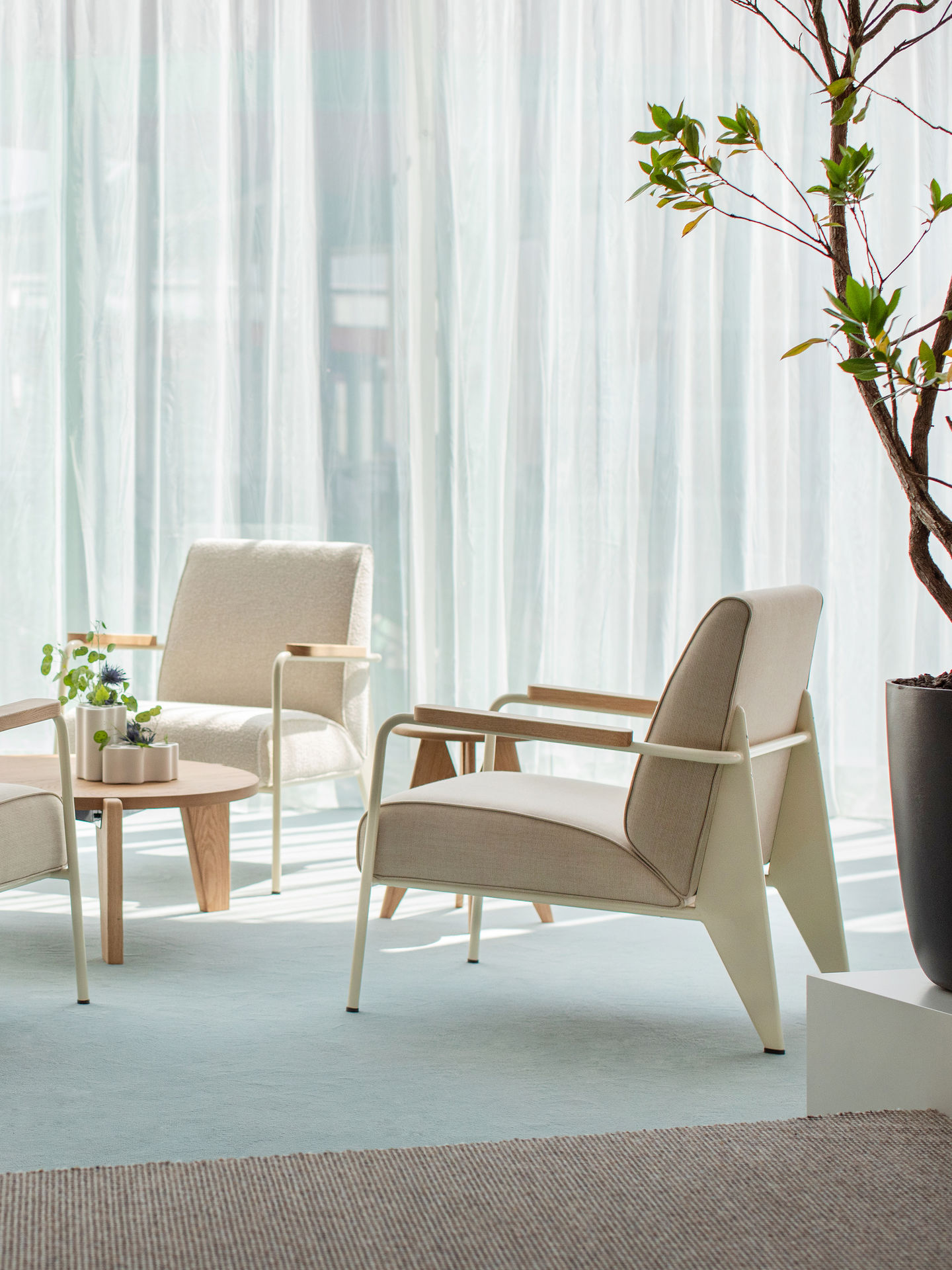 Vitra fauteuil opnieuw bekleed met nieuwe stof, Stoffeerwereld Ruitenberg Wolvega