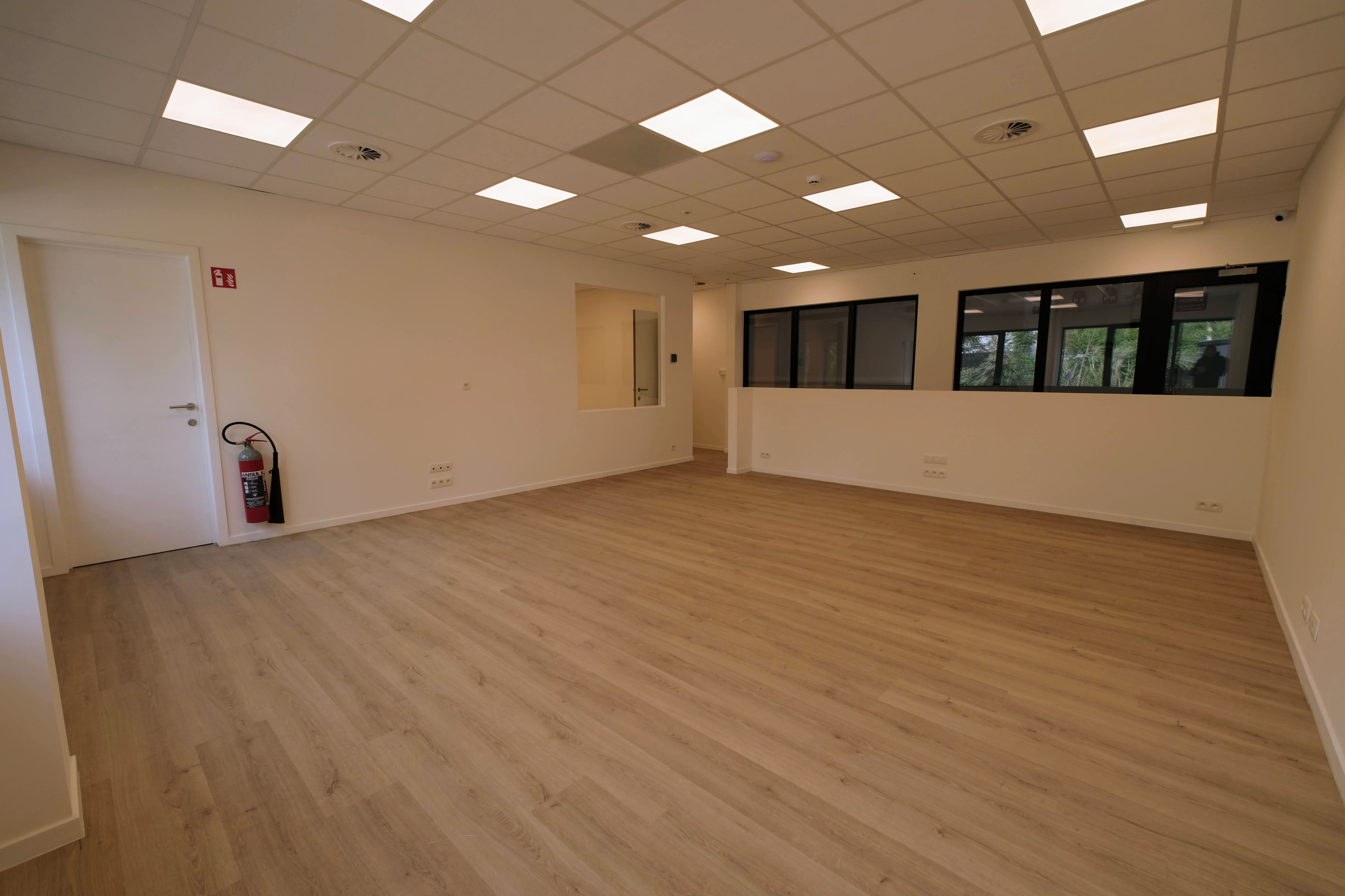 Lobet Roussel transformation entrepôt Bruxelles - amenagement espace bureaux