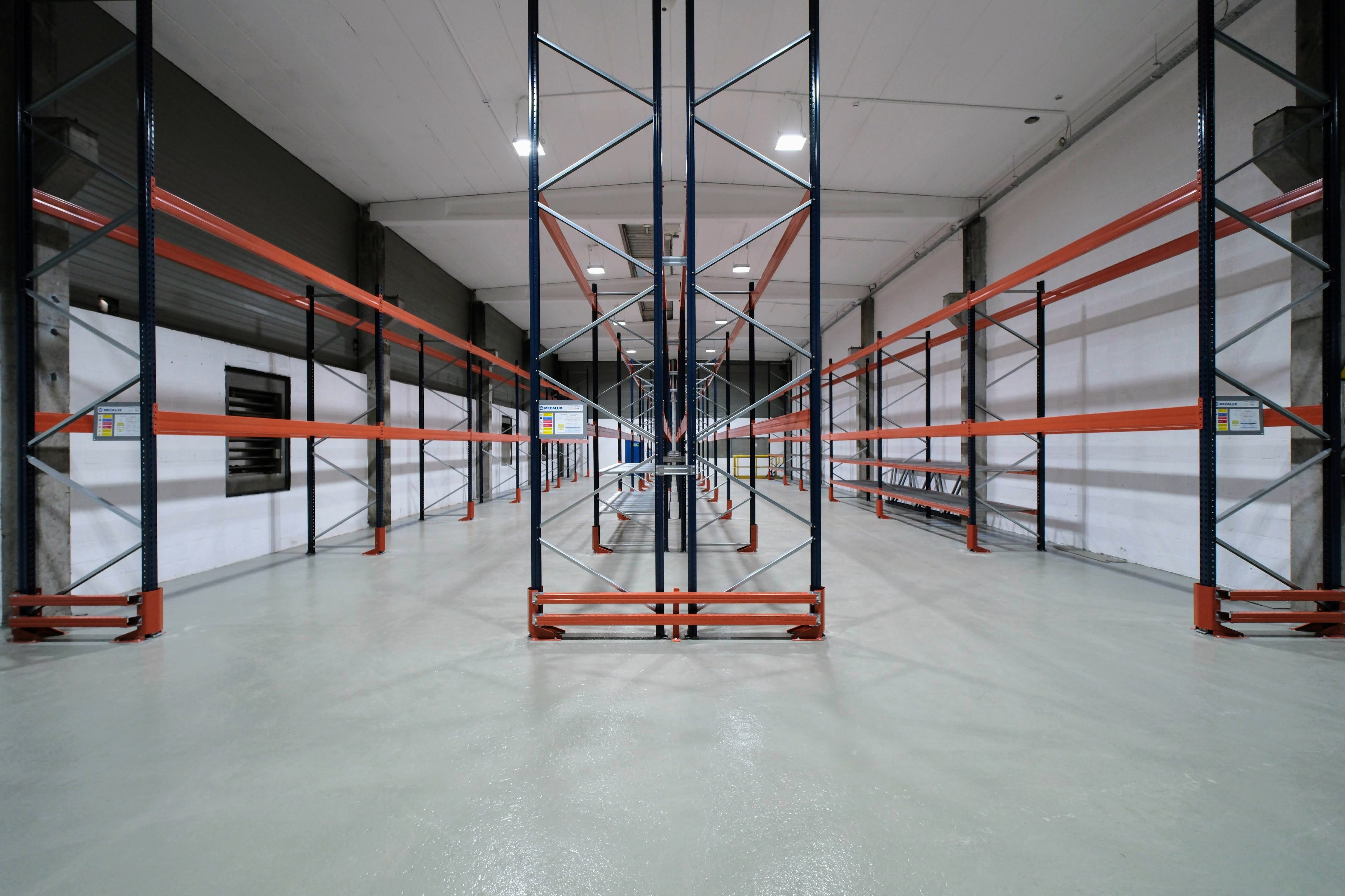 Lobet Roussel transformation entrepôt Bruxelles - amenagement d'espace de stockage alimentaires